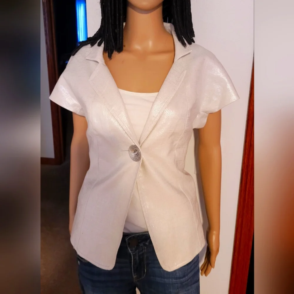 NWOT/ Focus 2000 Metallic Top ( Holiday )